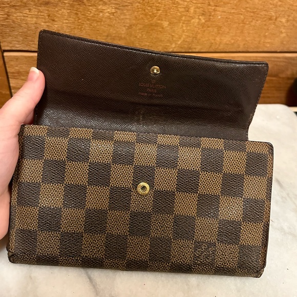 Louis Vuitton Damier Ebene Wallet (With Crossbody Attachments) - Picture 7 of 15